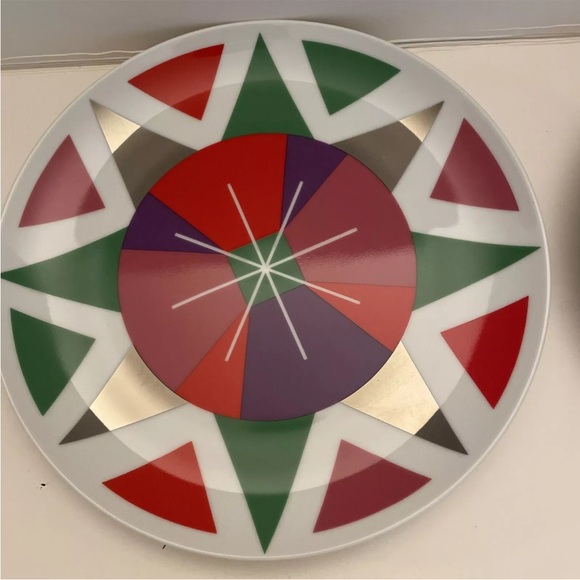 NEIMAN MARCUS Holiday Christmas Plates Set of 4- 9" Please Read - Picture 7 of 11